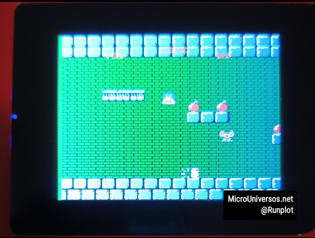 Runplot's tweet image. Acabando el año con la portátil clónica de #Nintendo #NES y una versión que me encanta de #BombJack !!!