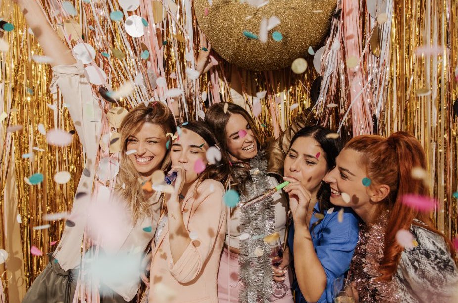 ✨ Buon anno da AmicheSiParte !?✨

Che il 2025 sia pieno di viaggi da sogno, risate contagiose e amicizie che rendono ogni avventura indimenticabile. 🧳💃

Pronte a scoprire il mondo insieme? 🌍❤️

Auguri 🌟💫😘🚀