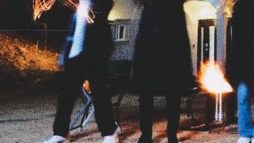 eloquestlydae's tweet photo. starting the year and ending the year with txt ! ! https://t.co/XKKNXaawIh