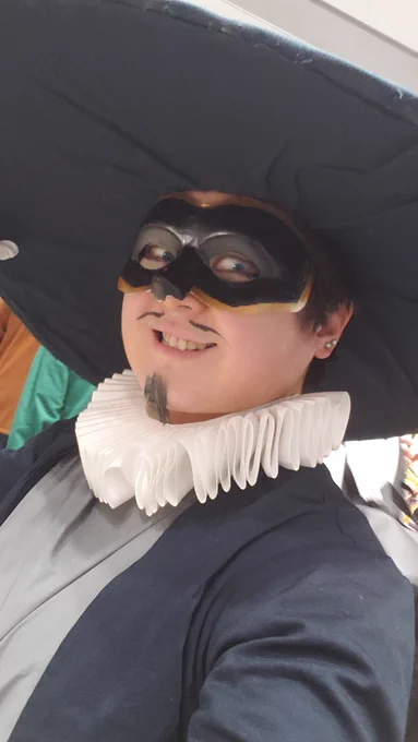 【コス】
私づたいにからくりサーカス沼に浸かってくれた皆さんへ
原作に触れて下さりありがとうございます!色んな方が「狼鬼さんのコス(絵、MAD)見て履修しました!」って報告して下さって嬉しいです。
ぜひ周りの人にもオススメしてください!
そして私の作品も見て下さってありがとうございます! 