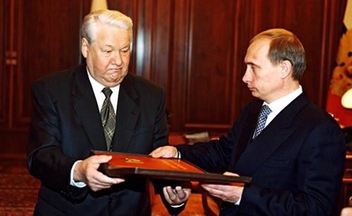 visegrad24's tweet image. December 31, 1999

Yeltsin unexpectedly resigns &amp;amp; hands over power to PM Putin, making him Acting President

Putin signs his 1st decree as president on that day, guaranteeing corruption charges against Yeltsin won’t be pursued. Today is Putin’s 25th anniversary as Russia’s leader