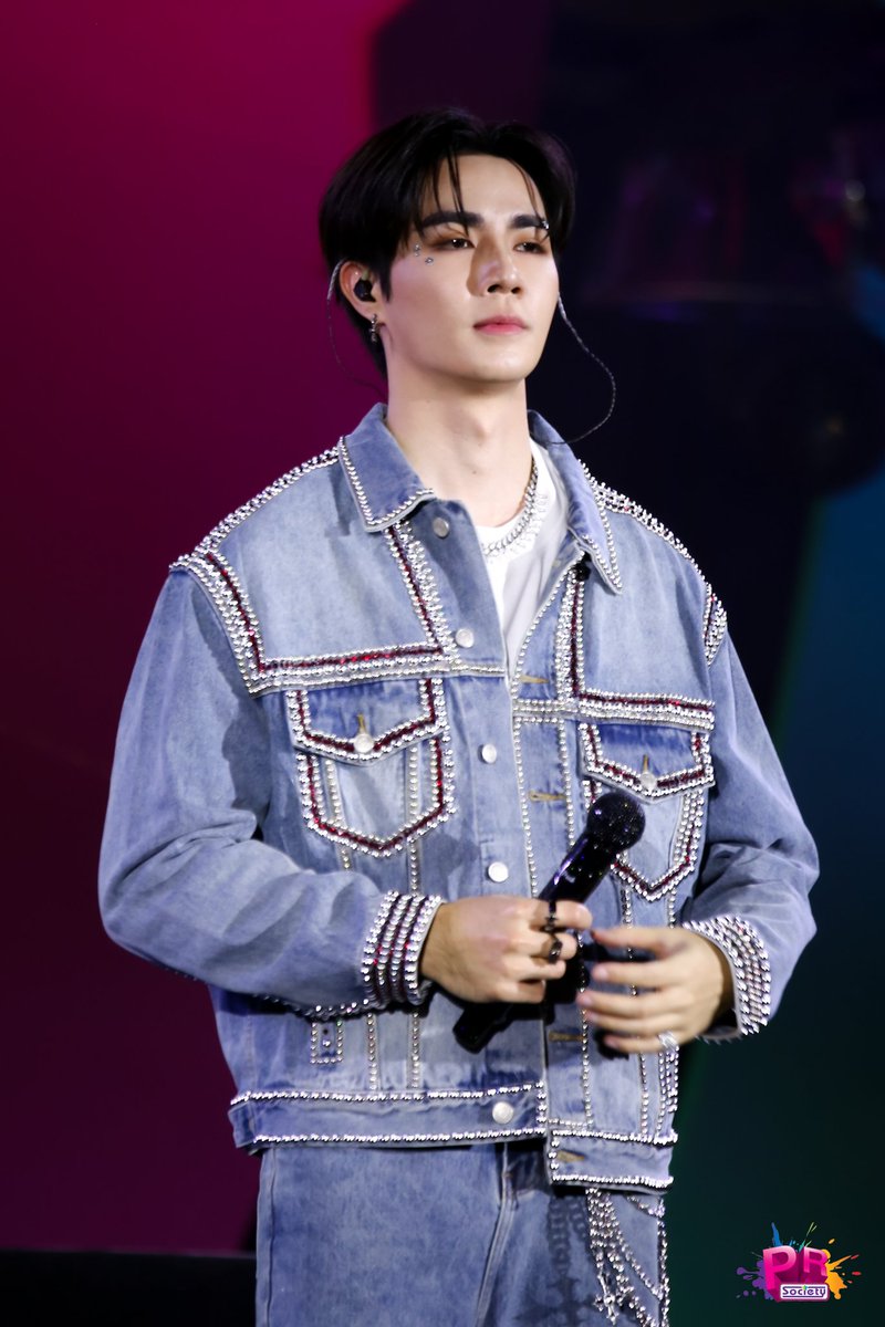 ซี-พฤกษ์ มอบความสุขให้แฟนๆ บนเวที CentralwOrld Bangkok Countdown 2025: The Original ✨️

ZEENUNEW CTW 2025 
#CountdownCTW2025xZeeNuNew 
#ZeeNuNew
#ZeePruk 
#CTWBKKCountdown2025