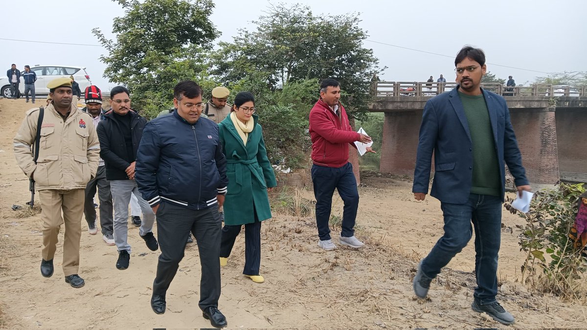 मुख्य विकास अधिकारी डा0 दिव्या मिश्रा के साथ  लोनी नदी के उद्गम स्थल  ग्राम पंचायत खटवारा में  निरीक्षण किया गया।  गुजवर में स्थित गुजवर झील का निरीक्षण किया एवं आवश्यक दिशा निर्देश दिए ।  <a href="/CMOfficeUP/">CM Office, GoUP</a> <a href="/ChiefSecyUP/">S.P. Goyal, Chief Secretary, GoUP</a> <a href="/UPGovt/">Government of UP</a>