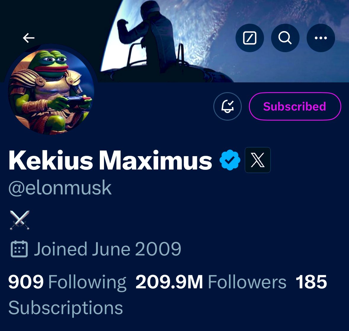 Elon Musk changed his profile picture and name to Kekius Maximus and did  not loose his blue check mark for 24 hr. 🤣 👀