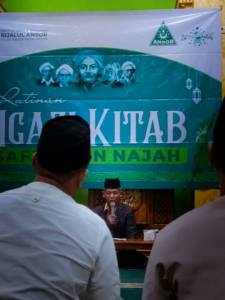 gp_ansortw's tweet photo. DOKUMENTASI RUTINAN
NGAJI KITAB SAFINATUN NAJAH
Sareng Kiai Jamail
Bertempat di Masjid Jami' Al Ikhsan Jl. Madukara, Tritih Wetan.

#gpansor #nahdlatululama #rijalulansor #nusantara #aswaja #safinatunnajah #ngaji https://t.co/zFlUs2dW9I