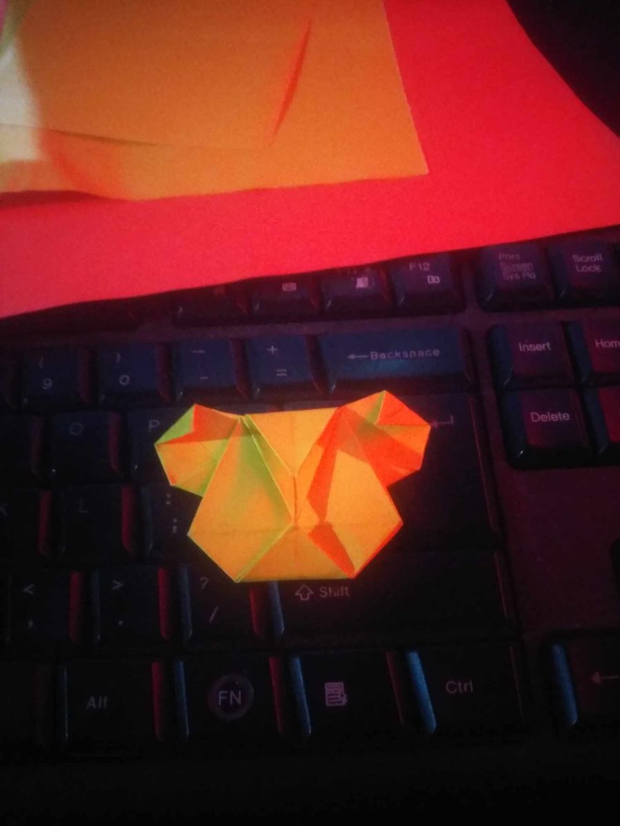 bokxmoribtc's tweet image. Origami, the traditional Japanese art of paper folding, transforms a simple sheet of paper into intricate and beautiful designs.

I made this teddy  for @origami_fi  #artinpaper