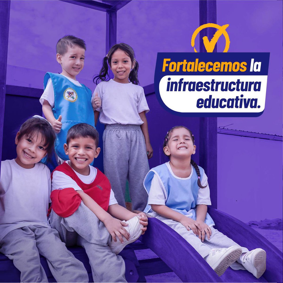 Educacion_Ec's tweet photo. 🏫 Contar con infraestructura educativa de calidad es fundamental para garantizar un entorno seguro y adecuado para nuestros estudiantes. 👧🏻👦🏻
 
¡Impulsamos el acceso a espacios de aprendizaje dignos!
 
#ElNuevoEcuadorResuelve
#CumplimosPromesas https://t.co/aP6We5GtZ8