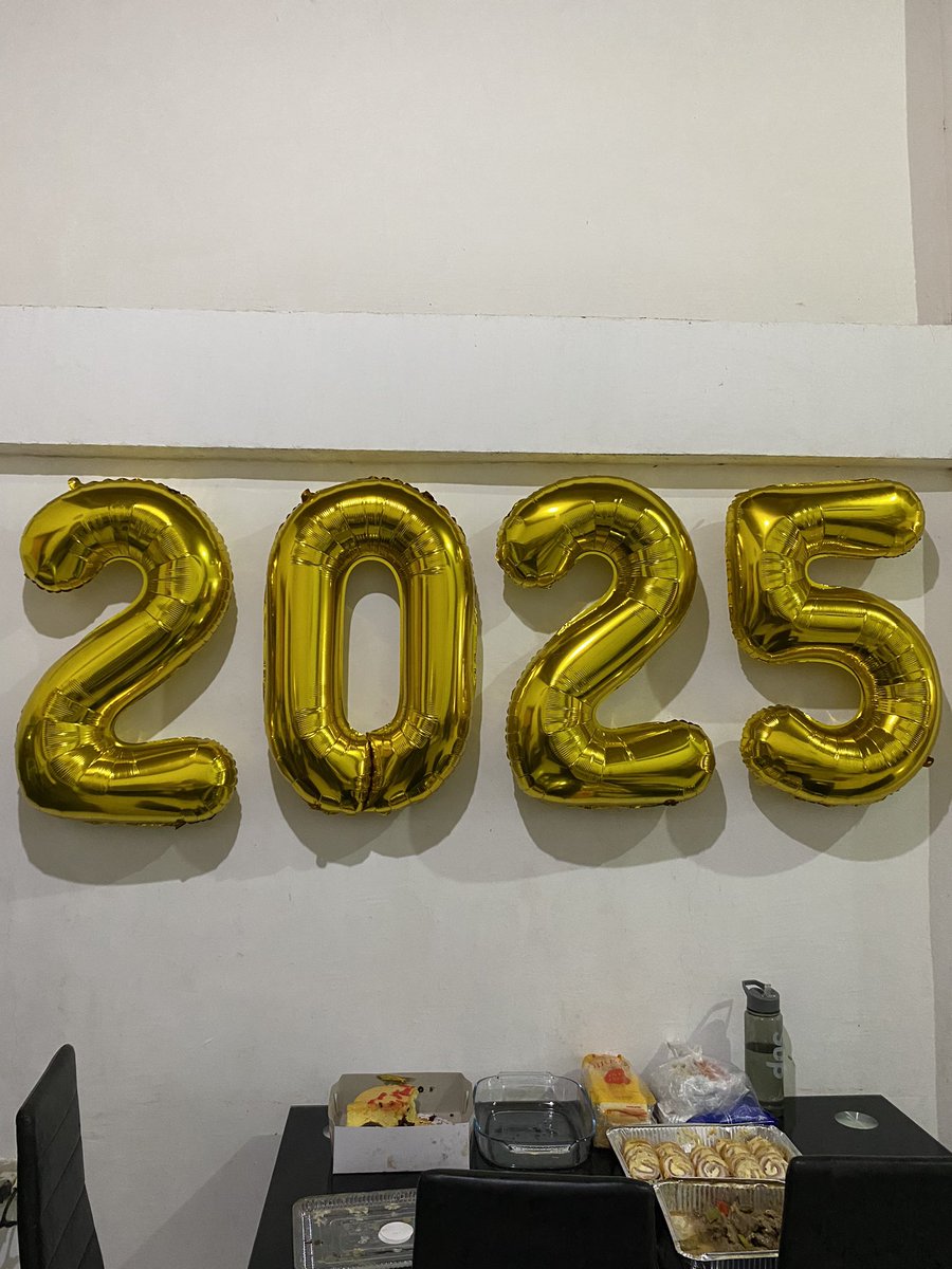 imTEPHIElicious's tweet photo. Happy New Year! 🎉🥳🥰 #Bye2024 #Welcome2025  #FamilyIsLove https://t.co/thHbGzTwrs