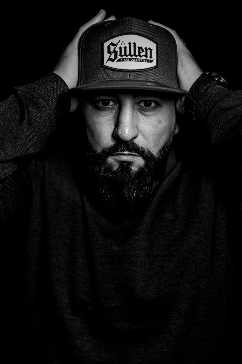 Happy New Year, legends! 🥳

A big shoutout to all fans, entrepreneurs, esports players and gamers out there – you’re amazing! For 2025, I wish us all health, love, and... well, how about some CS-Stickers for women? Ohh.. and more knives in cases – always a good idea, right? 😏