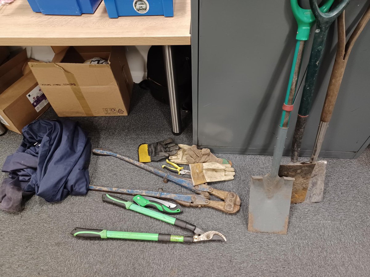 Are these your tools? 🔨

They were found in a bush near Princess Drive, York. If they are yours, or you know to whom they belong, please get in touch.

Call North Yorkshire Police on 101, quoting reference 12240238066 when passing on information.