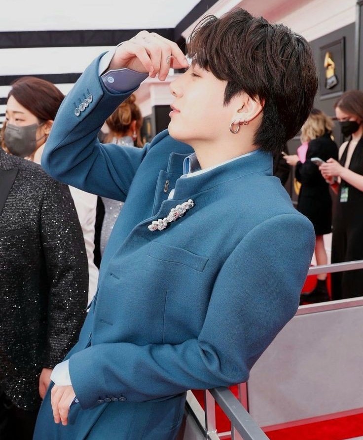 dailyjkpraise's tweet photo. Jungkook making famous international artists and idols his fan — a long thread of his influence on artists https://t.co/CLIhMiYgcB