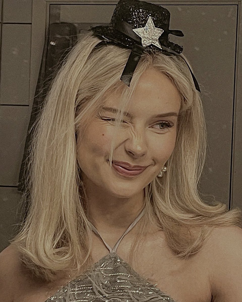 ᅠ 
ᅠ 

                                        ⊹ ࣪  𝜗𝜚ꜝ
                                           ( 𝐬𝐨𝐟𝐭𝐥𝐲, 𝐟𝐢𝐞𝐫𝐜𝐞𝐥𝐲 )
                                           the  stars  shining.