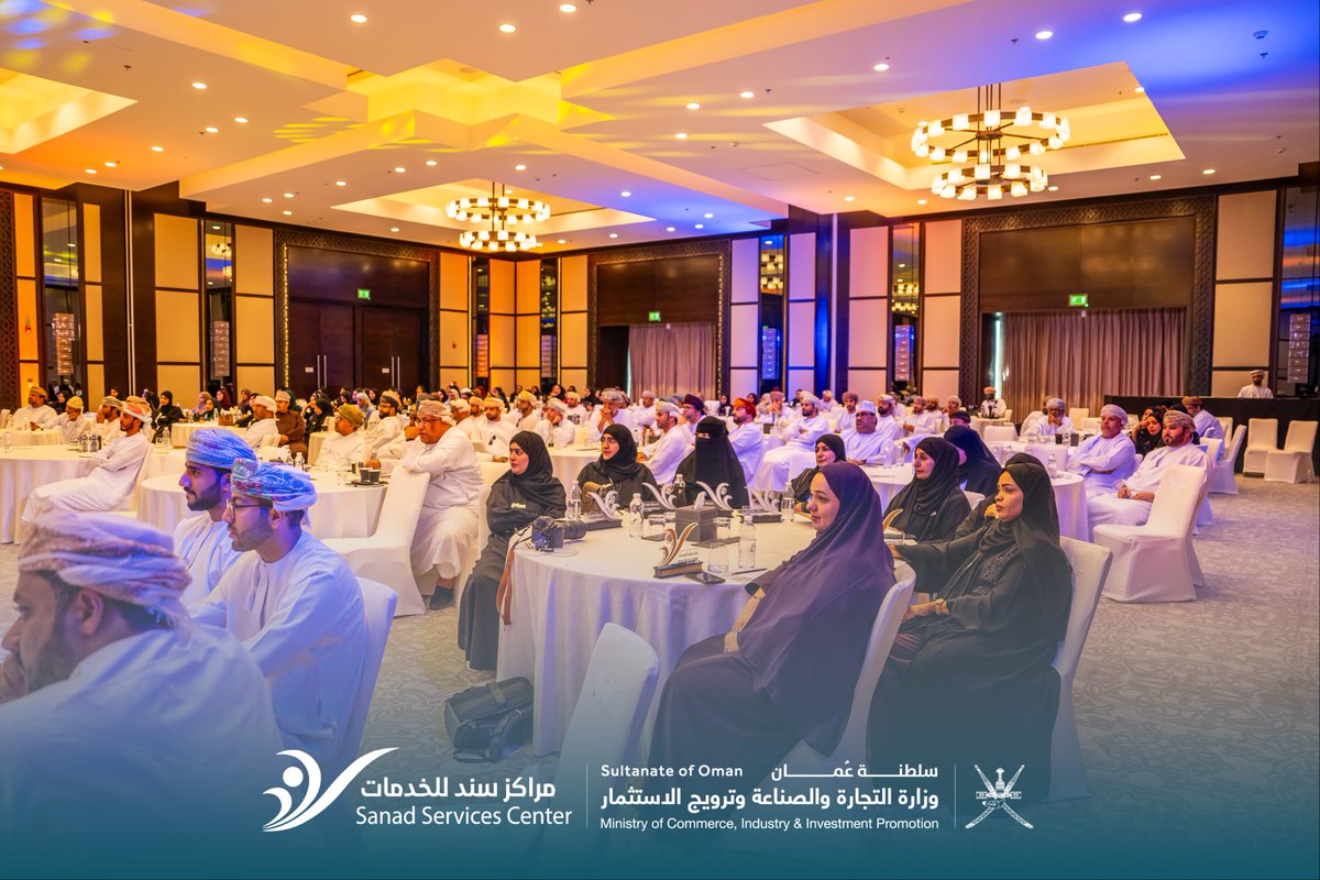 SANAD_SERV's tweet photo. اختُتم اليوم الأوَّل من مُلتقى مراكز سند للخدمات بلقاءٍ جمع معالي قيس بن محمد اليوسف بعددٍ من أصحاب هذه المراكز؛ لبحث سُبل تعزيز العمل في مراكز سند للخدمات وتنميتها من خلال مناقشة التحدِّيات التي تواجهها وآليَّة تطويرها. https://t.co/jNOESmhEym
