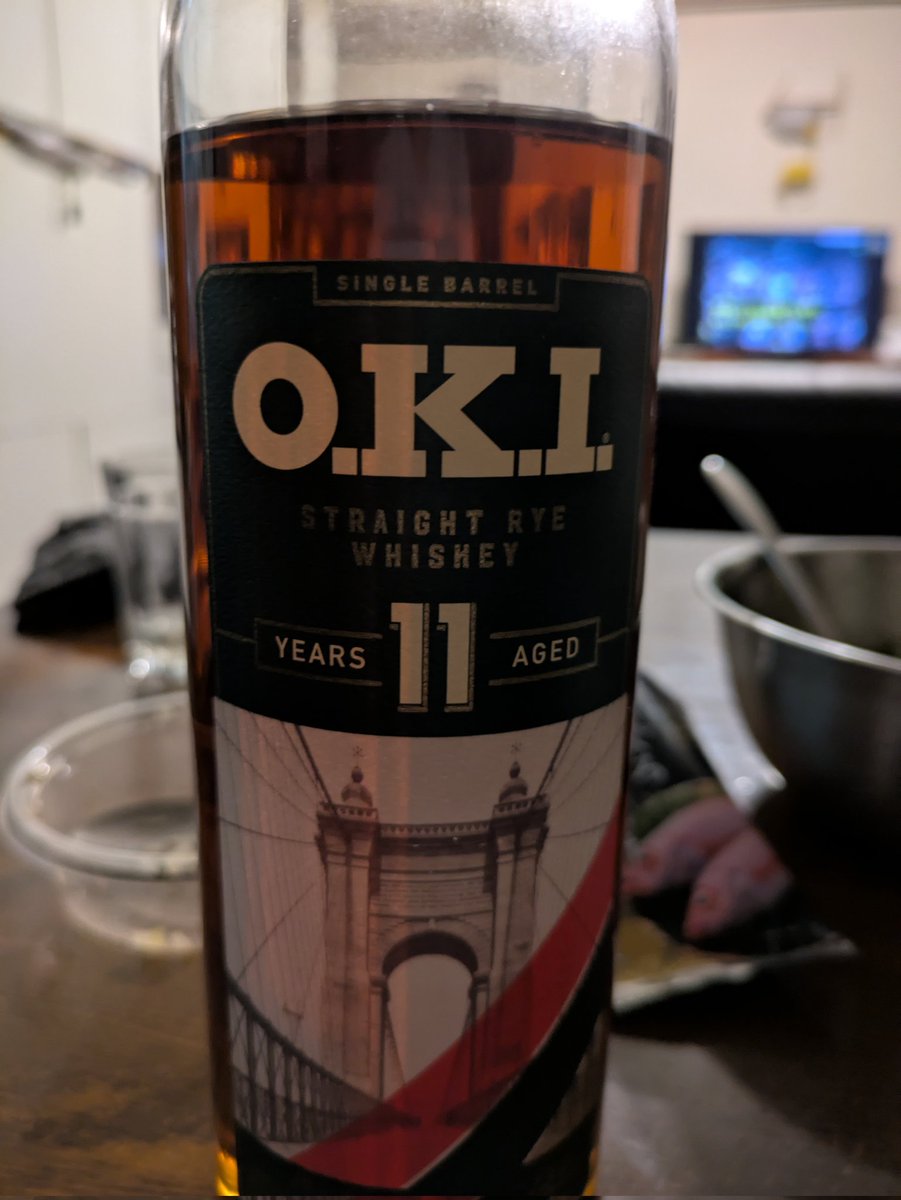 ウィスキー詳しくないけど、父が知り合いからもらったこれがめちゃくちゃ美味しくて実家帰るたびに飲んでる。