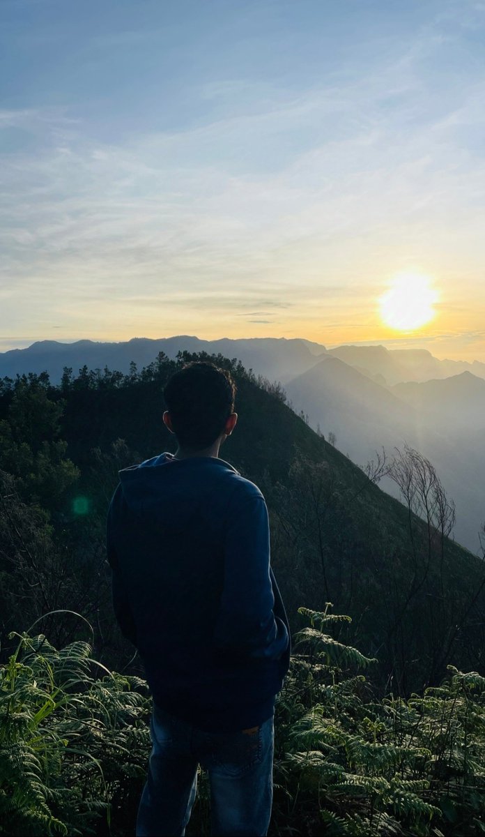 BhawinDe's tweet image. Grateful for all the opportunities, lessons, and memories this year has given me. Looking forward to the blessings and growth that the New Year will bring. Here’s to a fresh start and endless possibilities. 

#YearEndReflections #Gratitude #LessonsLearned #NewYearBlessings