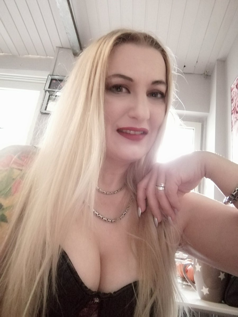 _Der Dezember stand für mich unter einem schlechten Stern.
Umso mehr freue ich mich auf das neue Jahr, das alt Jahr kann alles Behalten und mit von dannen nehmen

Bizarre Grüße aus dem <a href="/DasDomizil/">Das Domizil der Gräfin</a> der Gräfin

Rutscht gut rein 🛝_