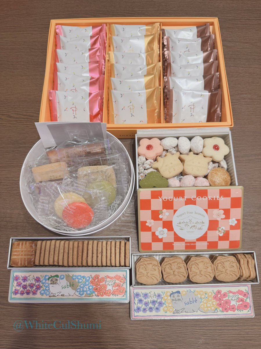 WhiteCulShumi's tweet photo. 冬コミでこんなにたくさんの差し入れいただきました🥺❄️✨
開けてびっくり🥹またもやこんなに可愛い...🩷
本当にいつもありがとうございます😭🤍 https://t.co/ZyCKJpC3RH