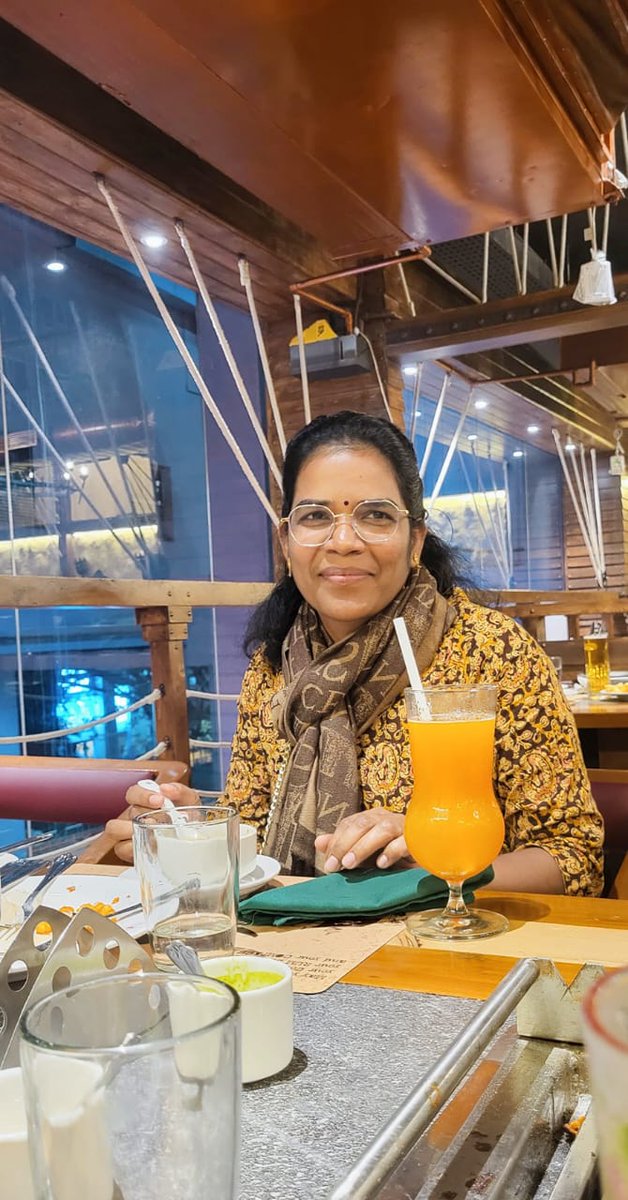 Rajamalligandee's tweet image. Wrapping up this year with insightful research talks and delicious food with my amazing students👩‍🔬🧑‍🔬
Cheers to growth and new beginnings 🎉✨
#YearEndCelebration #ResearchVibes #profm #oled #tadf #researchers