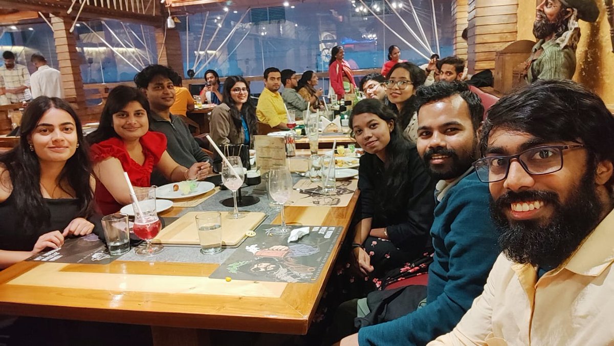 Rajamalligandee's tweet image. Wrapping up this year with insightful research talks and delicious food with my amazing students👩‍🔬🧑‍🔬
Cheers to growth and new beginnings 🎉✨
#YearEndCelebration #ResearchVibes #profm #oled #tadf #researchers