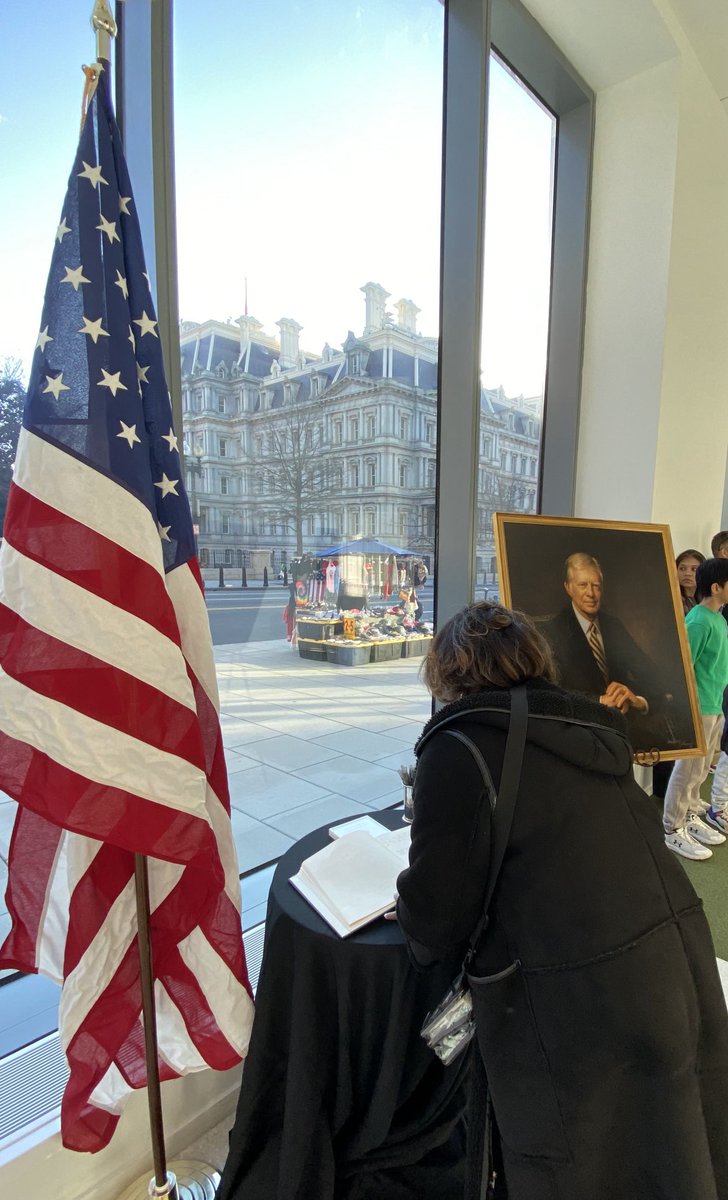 From peanut farmer to president- President Carter was a champion for human rights and peace! Thank you ⁦<a href="/peopleshousedc/">The People's House: A White House Experience</a>⁩ for hosting condolence signing. 👏🏾#DC #Decentman