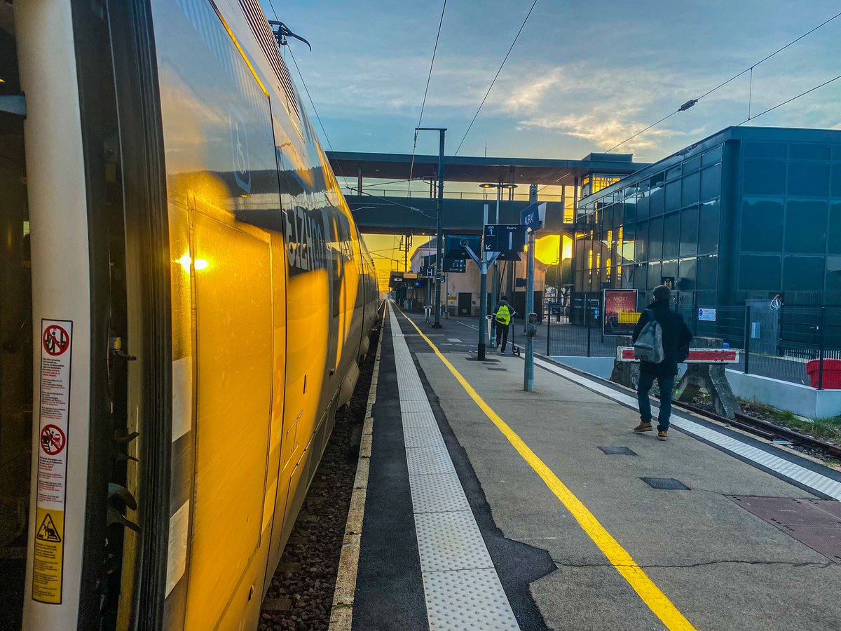 𝔍ulien (@julien_cdb_sncf) on Twitter photo Bon réveillon à tous.
Je vous souhaite une soirée pétillante, drôle et entourée de personnes chères à votre cœur.
Mais … N’oubliez jamais que celui qui conduit, c’est celui qui ne boit pas! 
On peut être fun sans excès.
Belle et longue soirée  🥂 Bon réveillon à tous.
Je vous souhaite une soirée pétillante, drôle et entourée de personnes chères à votre cœur.
Mais … N’oubliez jamais que celui qui conduit, c’est celui qui ne boit pas! 
On peut être fun sans excès.
Belle et longue soirée  🥂