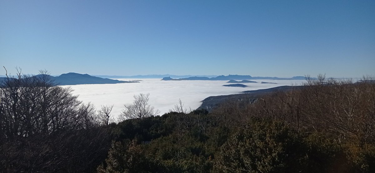 Today last #SOTA activity of the year, EA2/NV-048 "Otzamendi" = Cold mountain, 🥶 meaning in Basque.
Tu &amp; HNY!