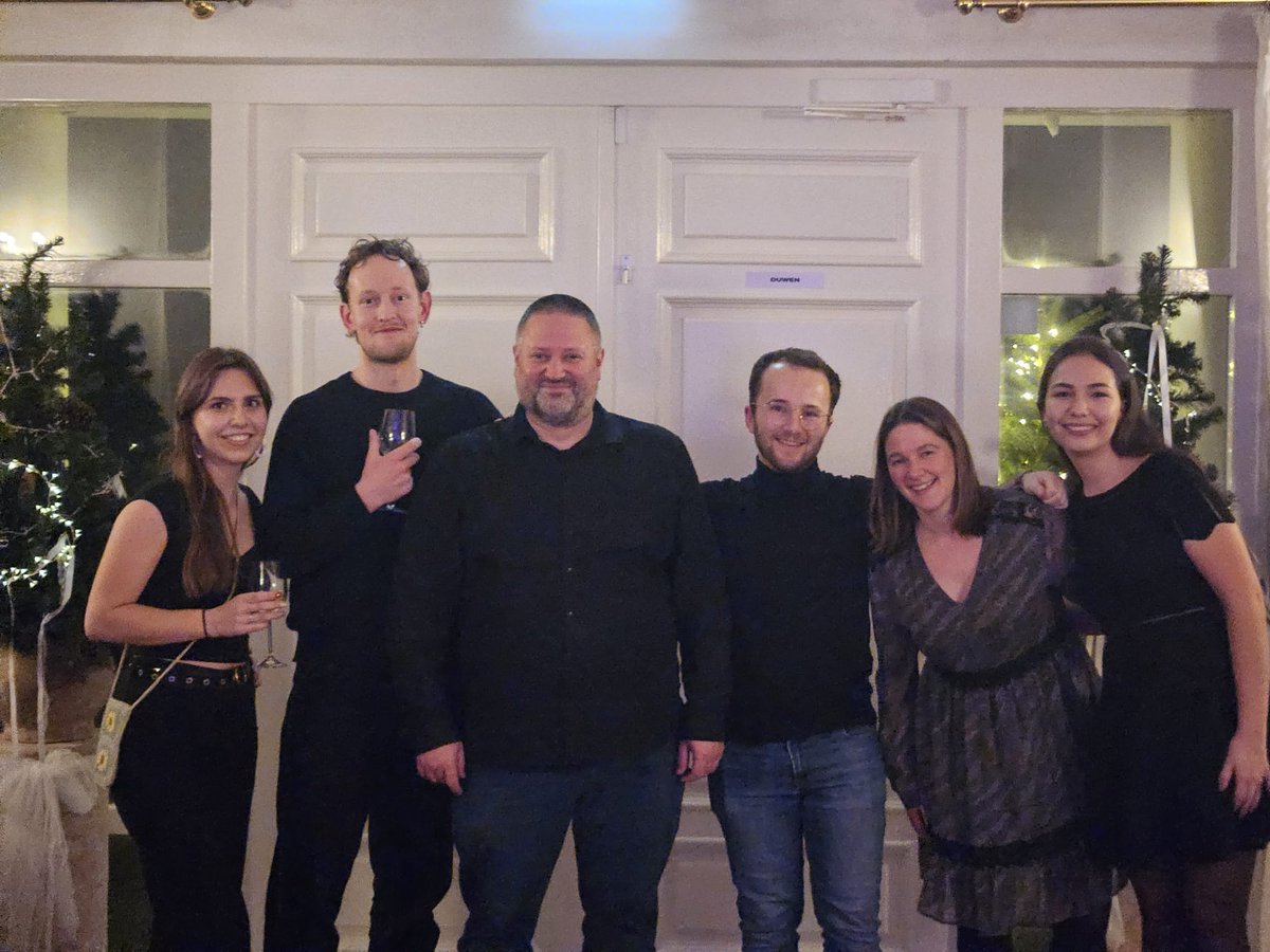 Pieter Goossens lab (@pigoossenslab) on Twitter photo A healthy and successful 2025 to you all from our team (<a href="/LLauraxk/">Laura Kempen</a> missing on the picture)! May it be more colorful than our dresscode 😉 A healthy and successful 2025 to you all from our team (<a href="/LLauraxk/">Laura Kempen</a> missing on the picture)! May it be more colorful than our dresscode 😉