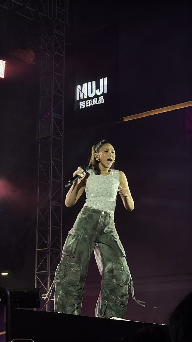 KmmunityPH's tweet image. That's what you call a showstopper! Literal goosebumps seeing Sarah G perform live. Daebak to the highest degree! 😱💥 #NYEAtThe5th #GlobeKmmunityPH #NYE2025withITZY