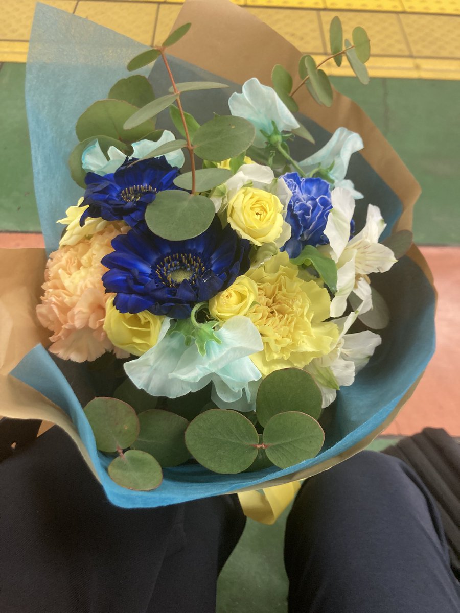 littlecry20's tweet photo. 2024年もお世話になりました
お花貰っちゃいました、名古屋がんばりますよん
ランホケの事は忘れても、りとるの事は忘れないで...良いお年を〜 https://t.co/rUFYp5du5M