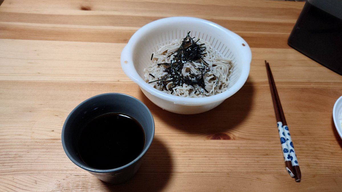 daisun310's tweet photo. 初めて北海道産の蕎麦粉を使ってみた。細めに仕上げたけど、この粉にはもっと太い方が向いていた。次は負けない。2024年はお世話になりました。来年もよろしくお願いします。 https://t.co/SkTy1i3OuB