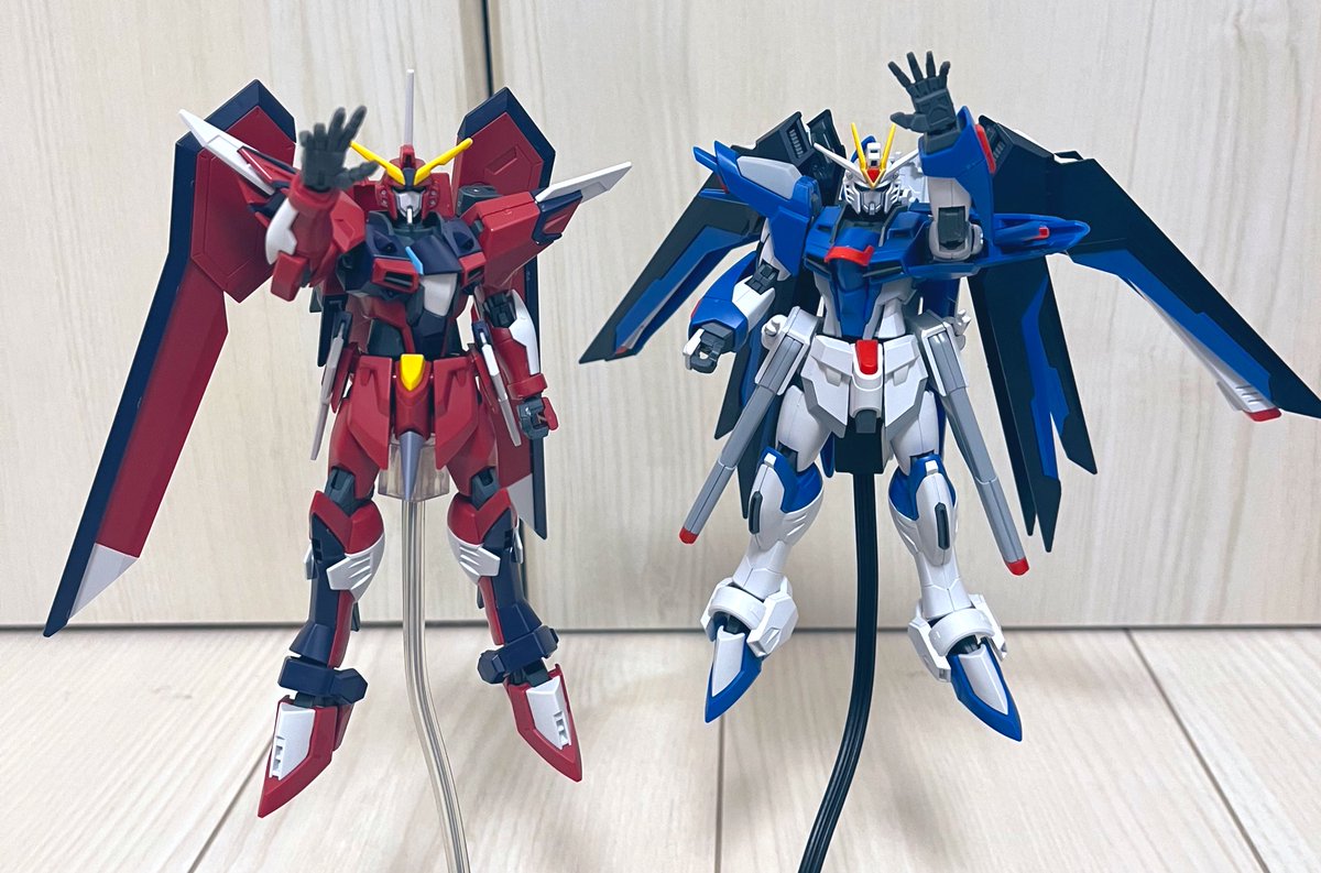 年の瀬の挨拶にと思って表情付けたらなんと漫才コンビみたいになってしまった...
コンビ名募集してます。

今年もお世話になりました！！！
来年もよろしゅう頼んます！！！
ほな！！！！！！！！！！！！！