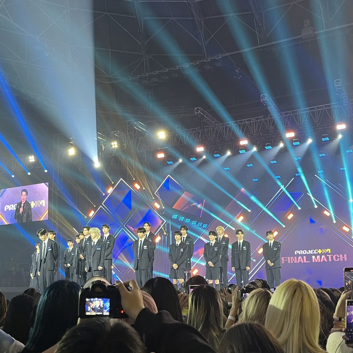 리✦ tweet media