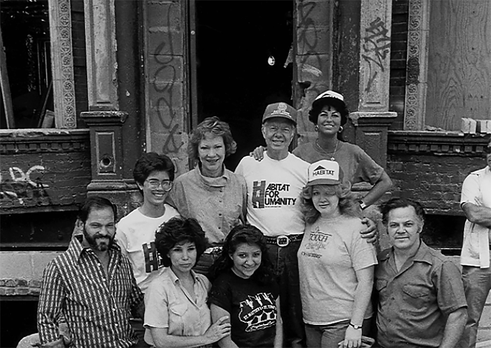 Habitat_org's tweet image. The first weeklong #CarterWorkProject was in September 1984, with President and Mrs. Carter joining dozens of volunteers in the renovation of the six-story, 19-unit Mascot Flats apartment building in New York City. #HonoringCarter