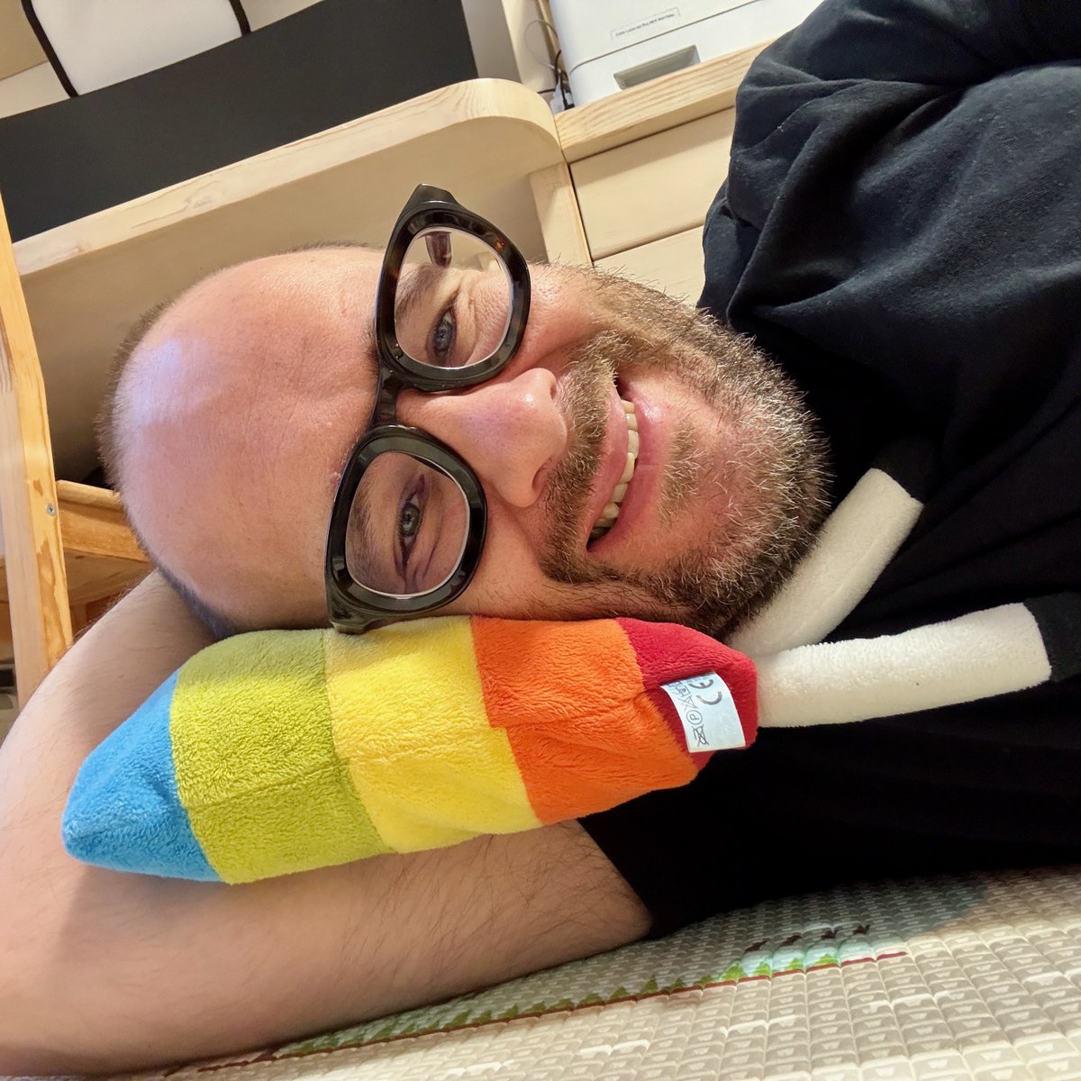 "Daddy, I brought you a pillow because you looked like you needed one." 🤗

Tak ať i vám přinese rok 2025 přesně to, co potřebujete. ❤️

Happy New Year everyone! 🥳