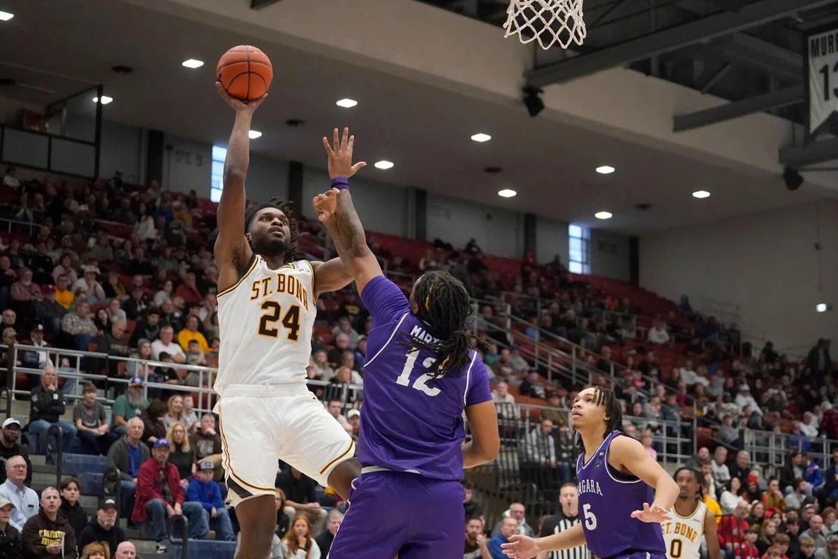 rachelmlenzi's tweet photo. Noel Brown’s mother fought cancer, and her fight helped the @bonniesmbb center fuel his own growth at St. Bonaventure.

“The amount of things she continues to teach me, I can’t even begin to say it.”

https://t.co/HZpGnxAz5s https://t.co/z6hfZn7S51