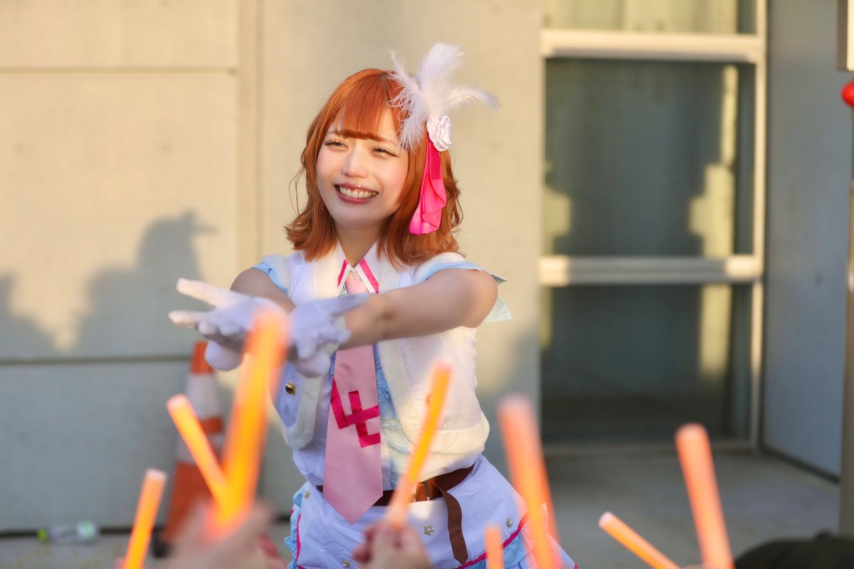 s_mile_n's tweet photo. コミケでスノハレライブしてた
 #C105 #C105_cos @sidewinder2014 https://t.co/FSiL5JnSje