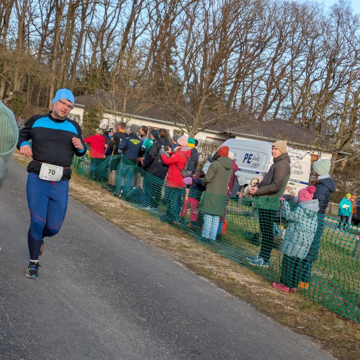 Last race for the year: 3.5 km at the 37th annual run on New Year's Eve in Euskirchen. Way more hilly than I'm used to, but good fun nevertheless. My personal goal for '25: run 1,200 km over the course of the year 🏃.