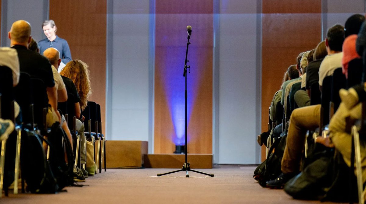 Why Drupal &amp; other open source communities deserve (and needs) well-attended conferences, thoughts from our Head of Client Services Ales Kohek: agiledrop.com/blog/why-the-d… <a href="/agiledrop/">Agiledrop</a> #Drupal #OpenSource #TechConference