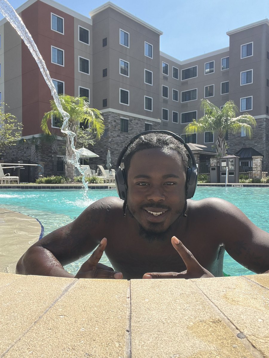 Bwill_2LIVE's tweet photo. State to state, I been living🍾 Florida Dump https://t.co/OM3opj44rb