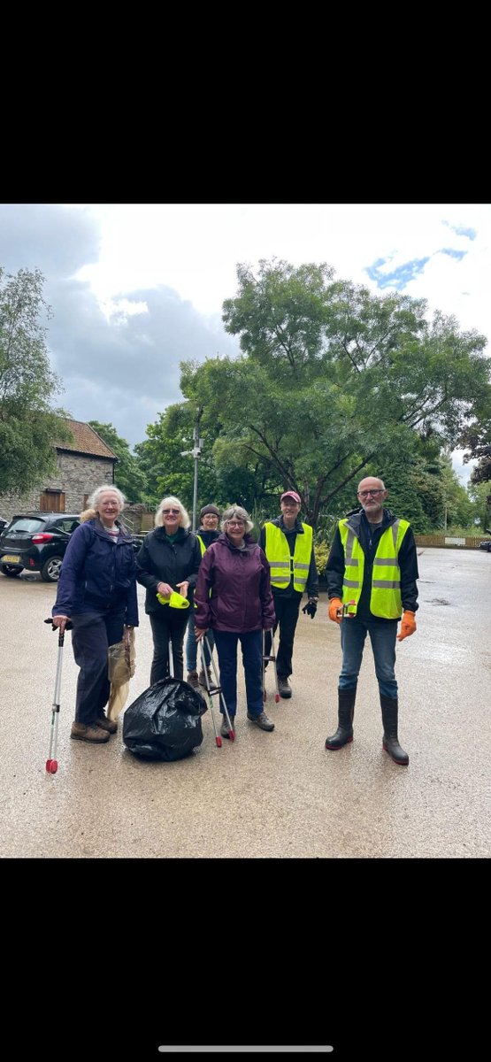 lockkeeper's tweet image. Give back to your community this Saturday and join the Wombles on their litter pick around Keynsham. They have lots of equipment for you to borrow, and hot drinks &amp;amp; cakes after at ours, so all you need to bring is yourself and a smile. Meeting at 9am in the Lock Keeper car park.