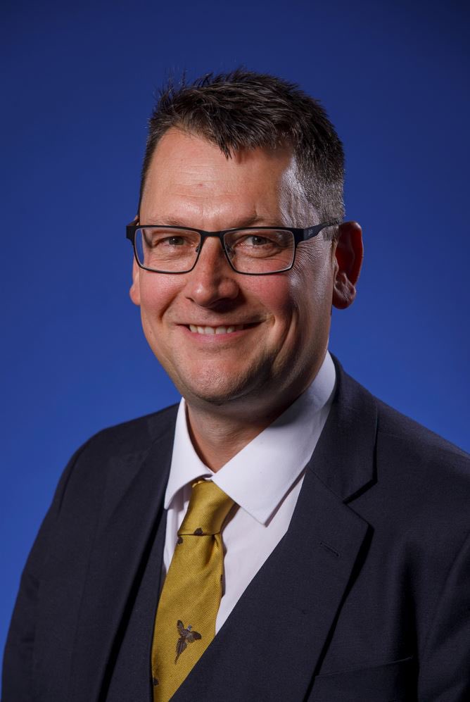 Mike Walmsley MBE DL (@mikewalmsleymbe) on Twitter photo Congratulations to <a href="/gmpolice/">Greater Manchester Police</a> CRO <a href="/LeeRawlinsonEA/">Lee Rawlinson</a> for being recognised with an MBE Congratulations to <a href="/gmpolice/">Greater Manchester Police</a> CRO <a href="/LeeRawlinsonEA/">Lee Rawlinson</a> for being recognised with an MBE
