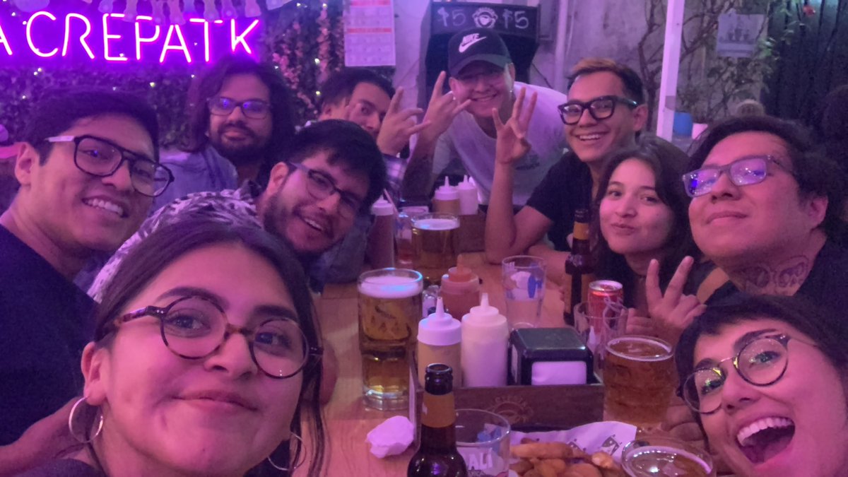 Estamos muy contentxs porque termina otro año de mucha radio, amikos y música chida 💕💕

Estamos seguros de que se vienen cosas aún más chidas y divertidas en este 2025 y queremos agradecerles por acompañarnos en este viajesote. 

Los tqm, amixes de la radio y el internets 🎶🔥