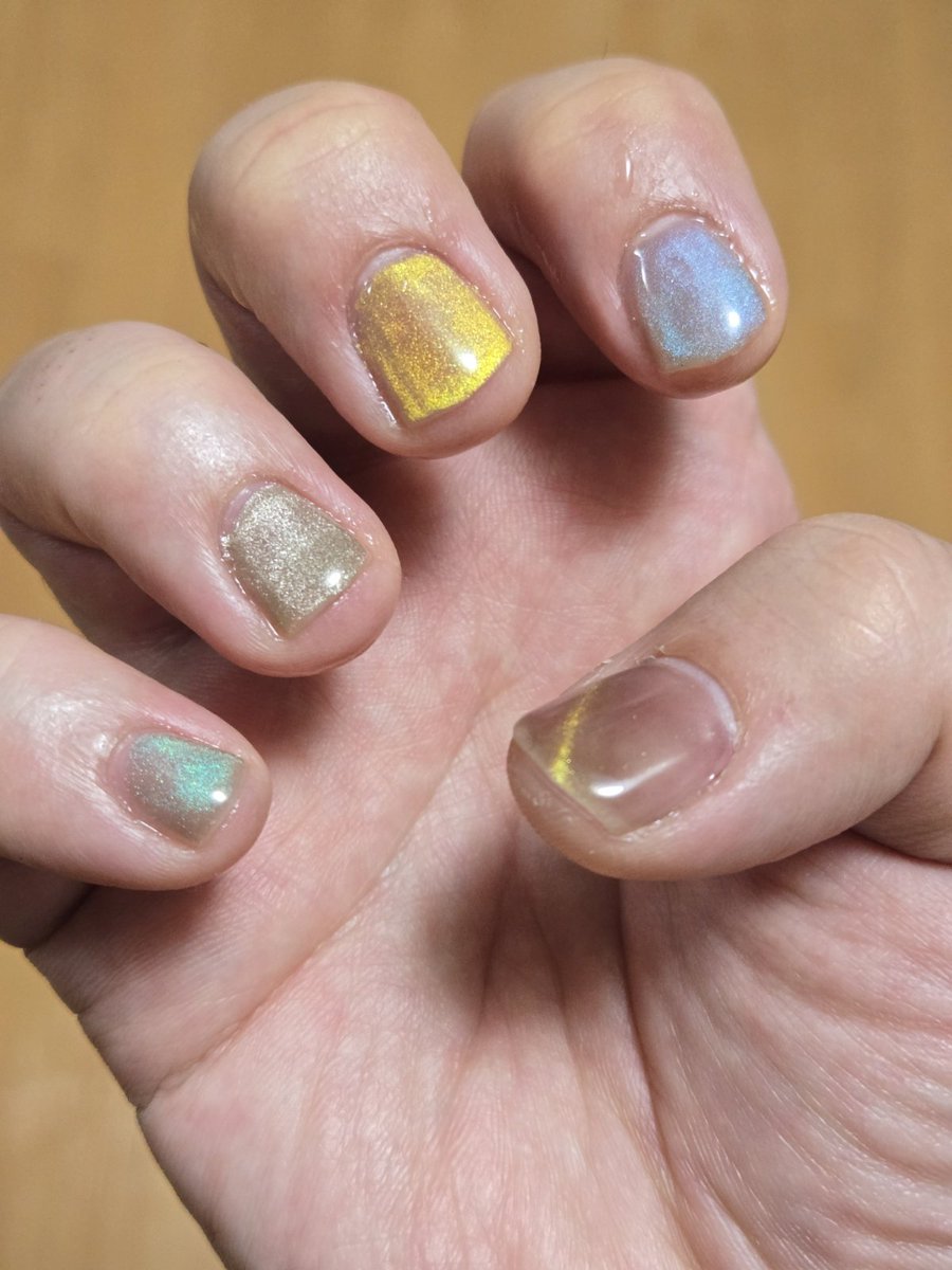 clavis's tweet image. 友だちにネイルをやってもらいました（人生初！）今年も人に恵まれた　皆さま良いお年を！