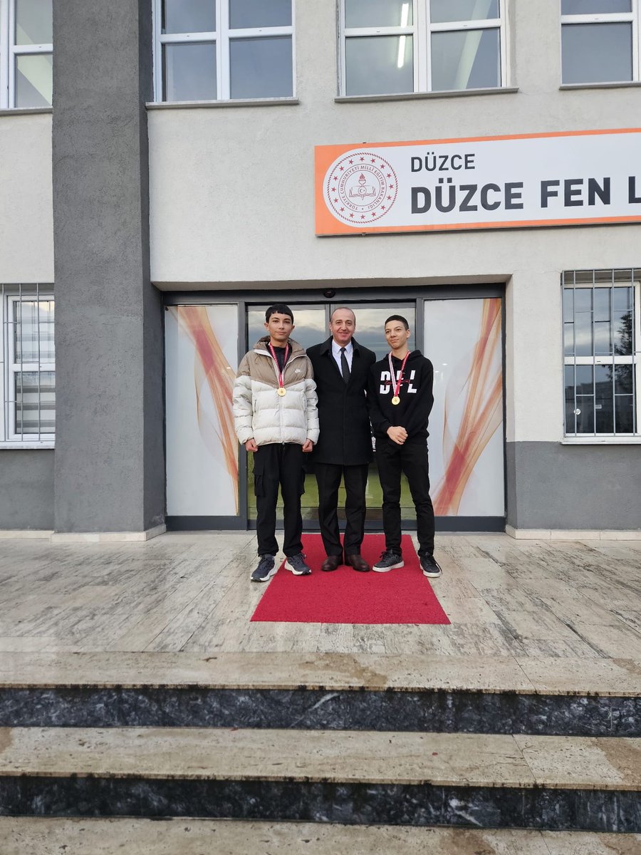 U16 İl Basketbol Şampiyonasında 1. olan takımda yer alan ,okulumuz 9-B sınıfı öğrencimiz Ömer Ersoy, 9-C sınıfı öğrencimiz Gökalp Dağcı ve 10-A sınıfı öğrencimiz Ruşen Ali Akkan'ı tebrik ediyor,başarılarının devamını diliyoruz.