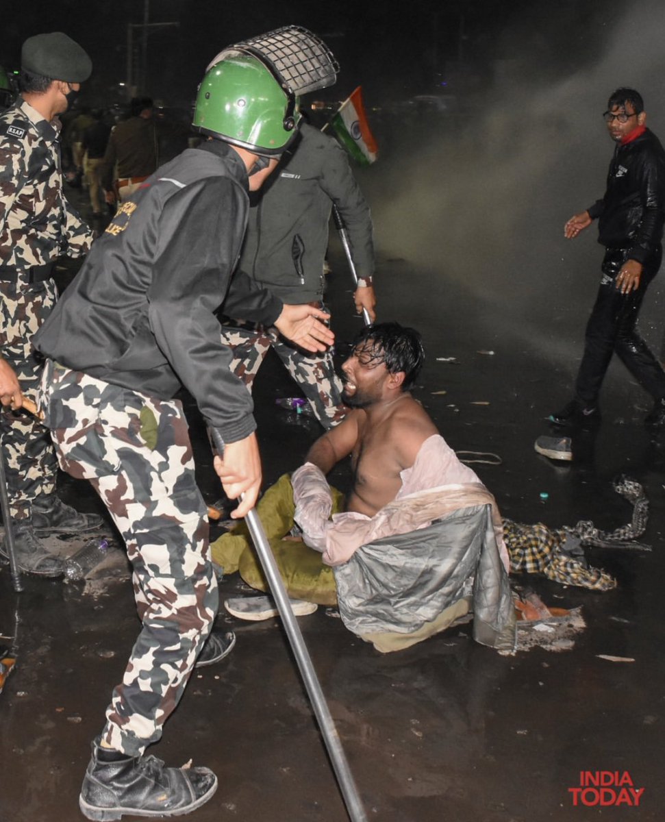 Ranjankr622's tweet image. JP के चेला,छात्र आंदोलन से ऊपजे नीतीश कुमार जी के द्वारा, JP गोलंबर पर पुलिसीया दमन के द्वारा छात्रों को सम्मानित किया जा रहा है।सरकार और प्रशासन को शर्म करना चाहिए ।
#BPSC_Ree_exam_for_all 
#BPSCReExamForAll