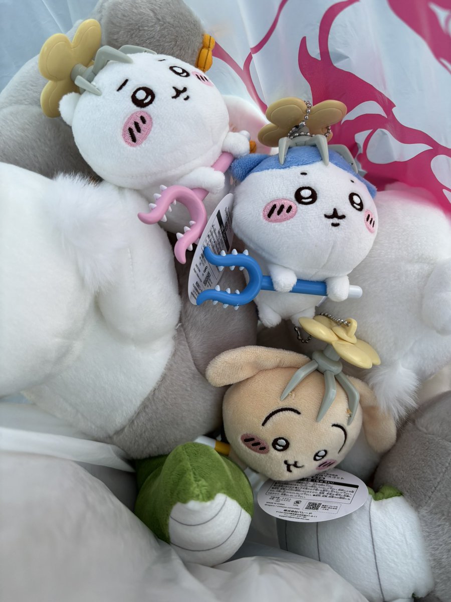 大晦日🤩
みなさまお世話になりましたー✨
インフルなのでひっそり年越しします😇
蟹をほじほじするのって
カニスプーン？カニフォーク？
どっちですか⁇

来年もよろしくお願いします🐹

#アンパンマン #おせちセット