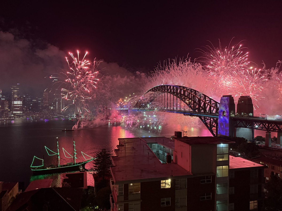 vigilant_labs's tweet image. Happy new years from Sydney!