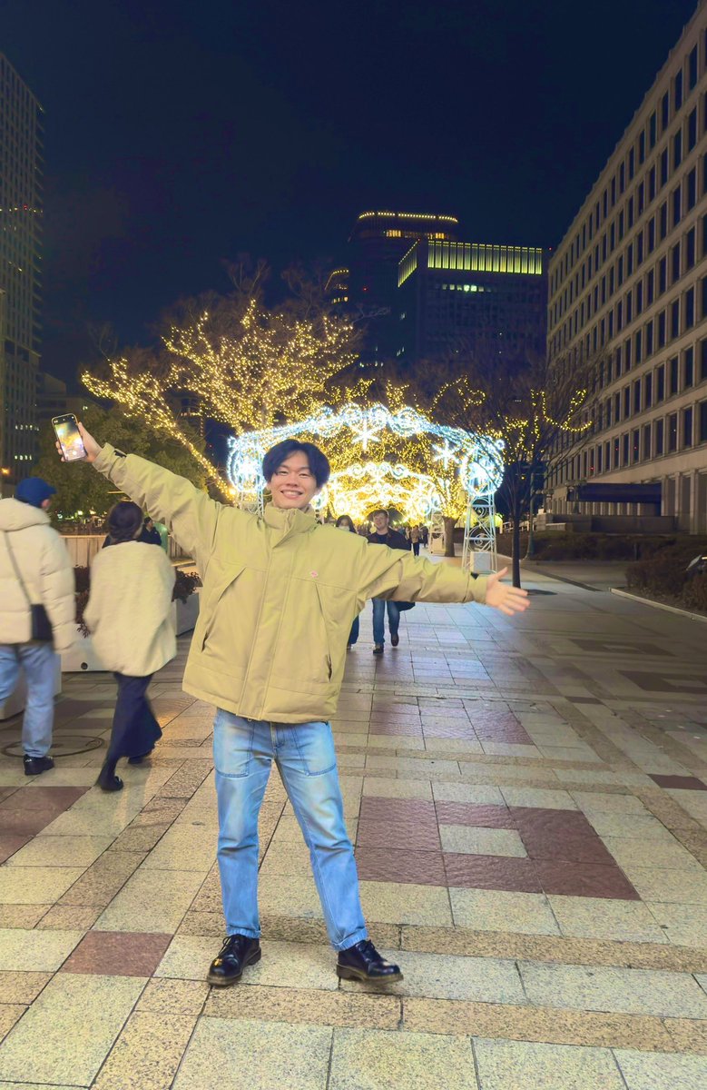 Hirosense_'s tweet image. 生存報告&amp;amp;振り返り
今年はシューズを履く機会もぼちぼちでニコニコ週末jogおじさんも完全体に🏃‍♂️
あと私生活では同棲解消しましたっ！限界アラサー爆誕！限界イルミ最高！

今はランニングより他のことが楽しいので、これからもニコjogおじさん程度に嗜む所存です🙌
本年もありがとうございました！