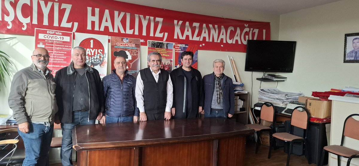 Gasp edilen hakları için yıllarca Sendikamız öncülüğünde işçi düşmanlığına ve sarı sendikacılığa karşı direnen, mücadele ederek zafer kazanan Uzel Makina İşçileri bugün Sendikamızı ziyaret etti.
