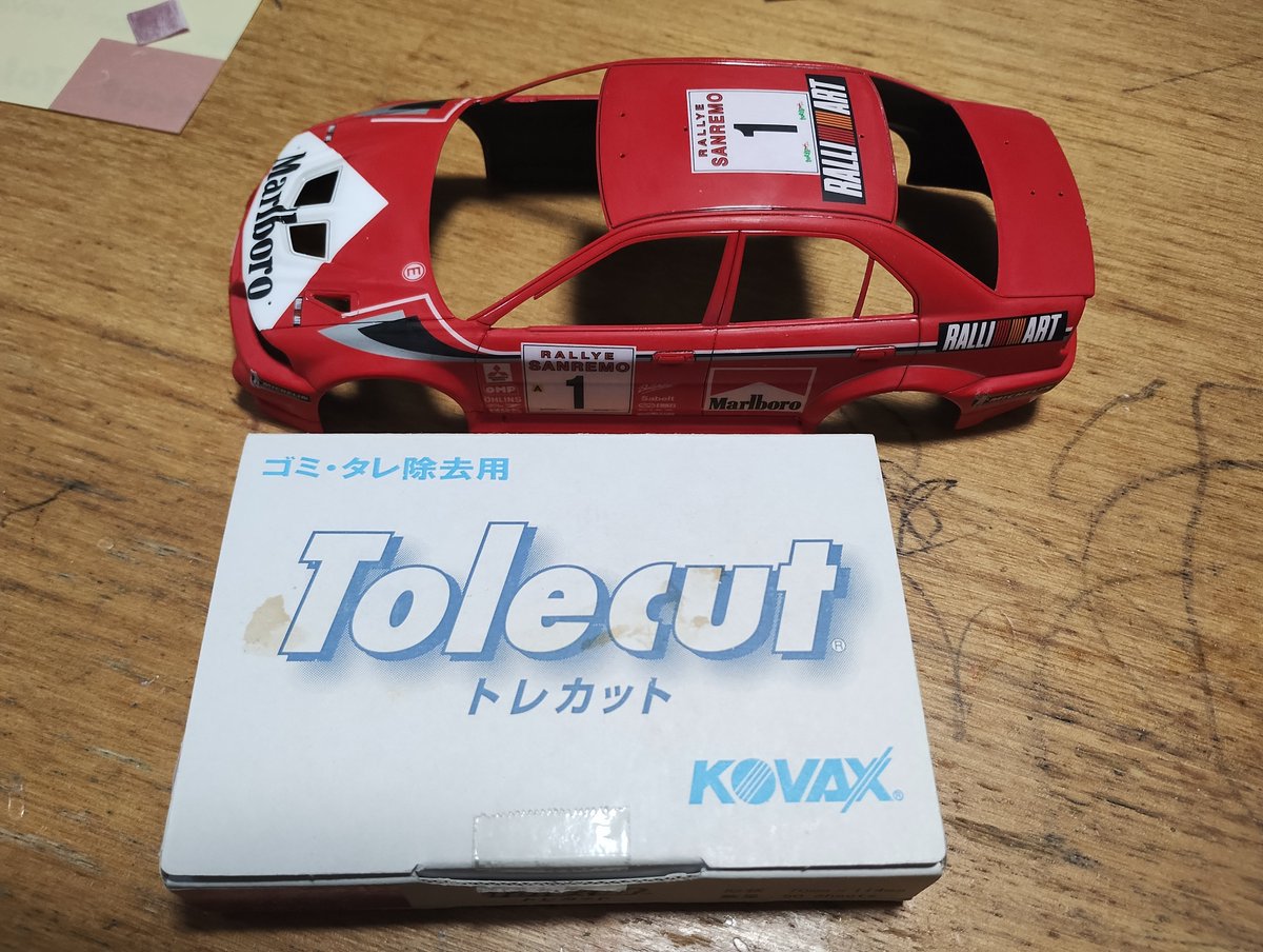 toraya's tweet photo. 紅白を見ながら研ぎ出しを進めています。柚子肌少なめだったせいか1500番は比較的すんなり終わりました。
#tamiya #lancerevolution6 https://t.co/ESsBX1OrMN
